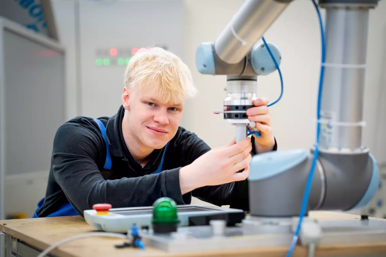 Nils - Elektroniker für Automatisierungstechnik (m/w/d)