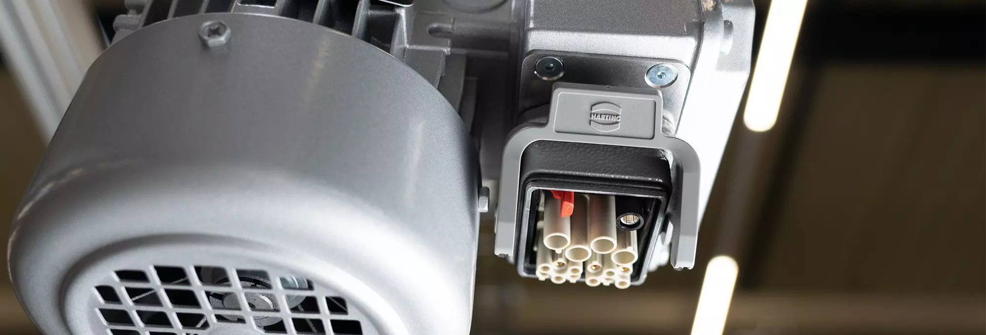 Han Size 4 saves up to 40% of installation space