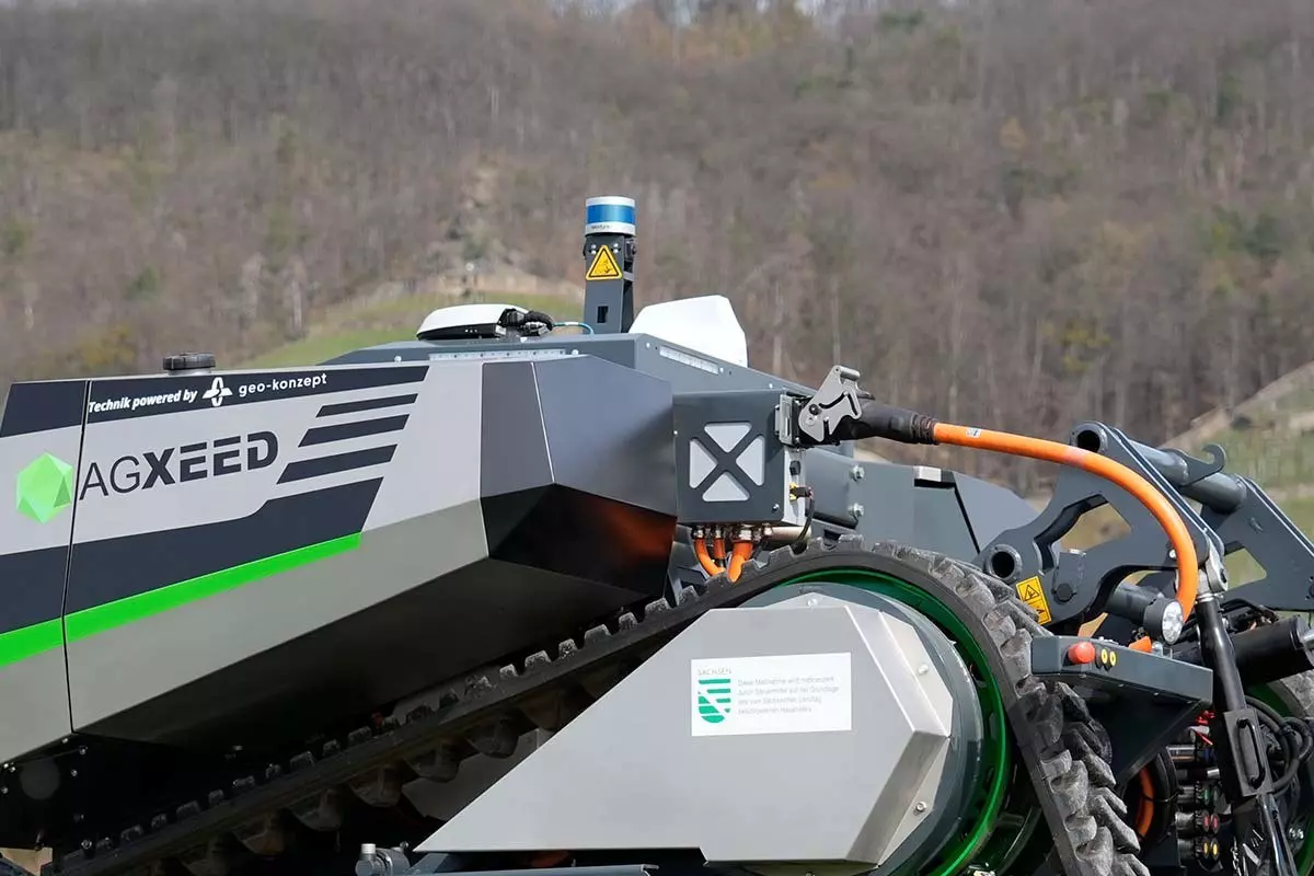 配备 HARTING AEF HV 的 AgXeed AgBot 5