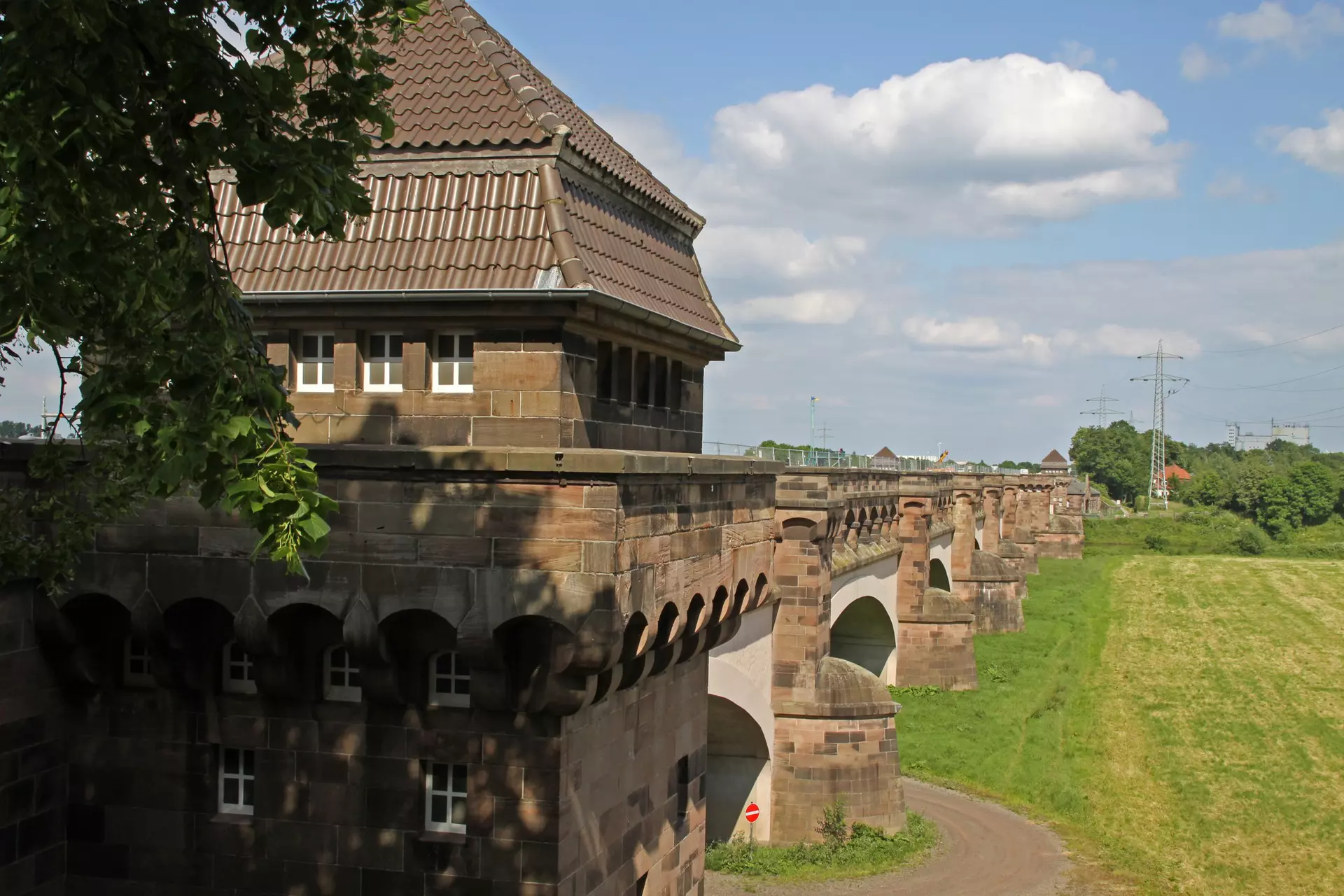 Die Wasserstraßenkreuz Minden: Von der Weser in den Mittellandkanal und umgekehrt.