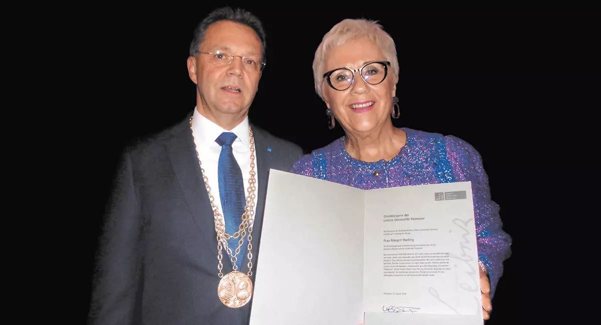 Un grand hommage à Margrit Harting : En janvier 2018, elle a été nommée citoyenne honoris causa de l'Université Leibniz de Hanovre par le président de l'université, le professeur Volker Epping.