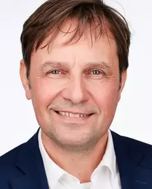 Oliver Baer
