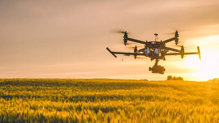 2025-06_GettyImages-1094620200_Drone in a wheat field_cropped.jpg