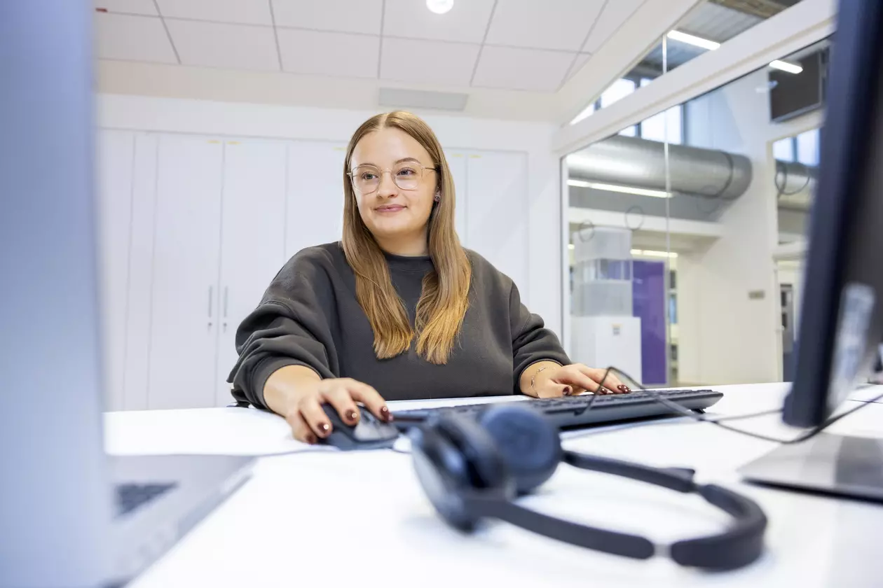 Jolina wird Industriekauffrau