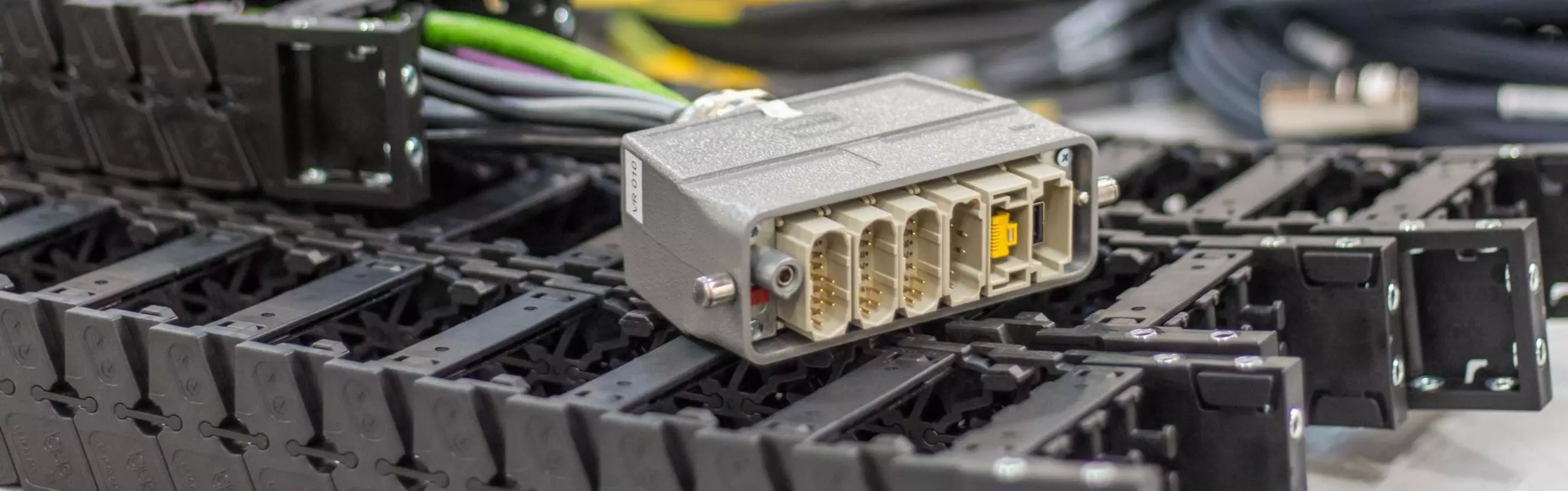 harting_connector_igus_power-chain.jpg