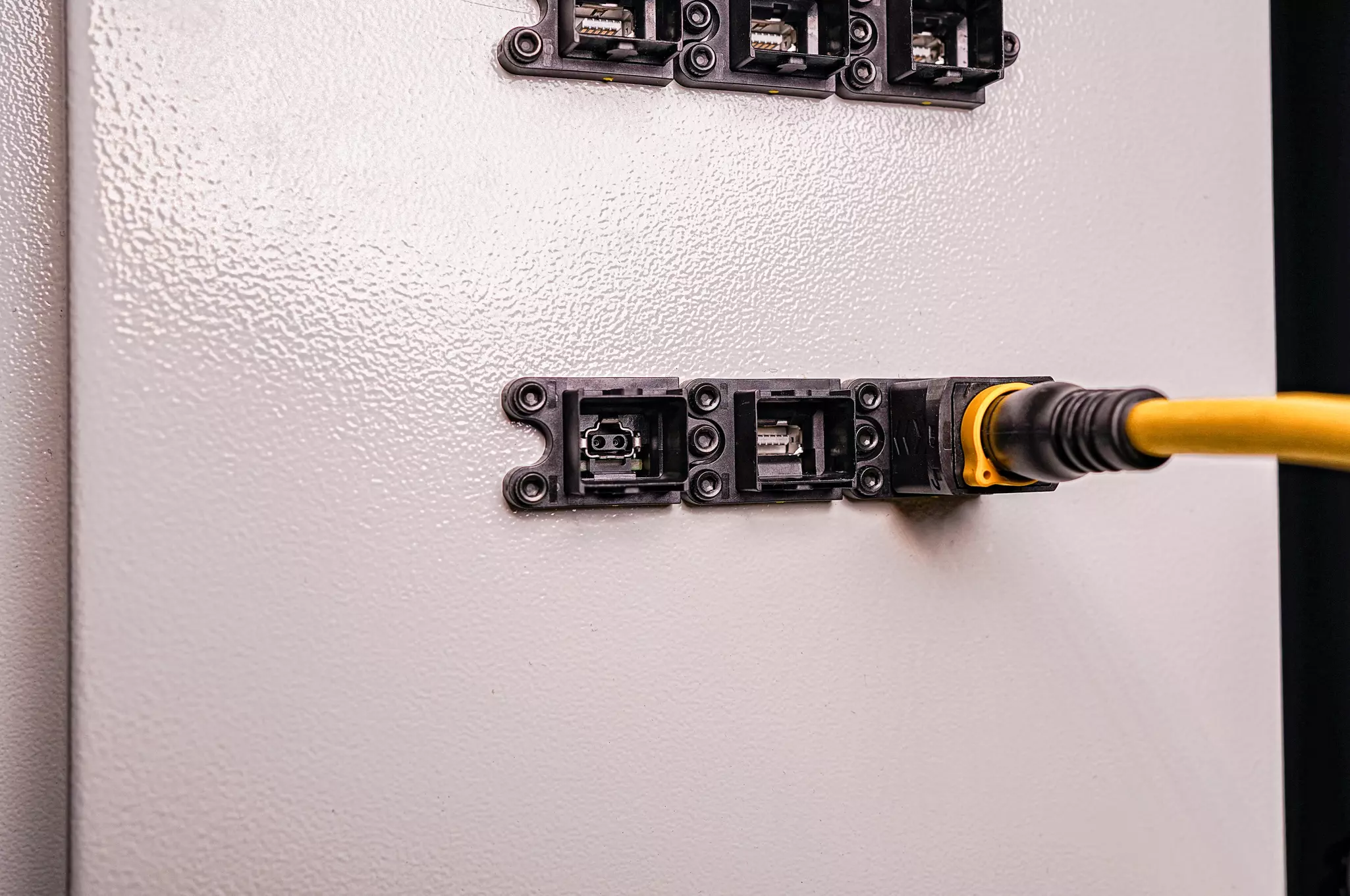 Daten-Panel-Durchleitung