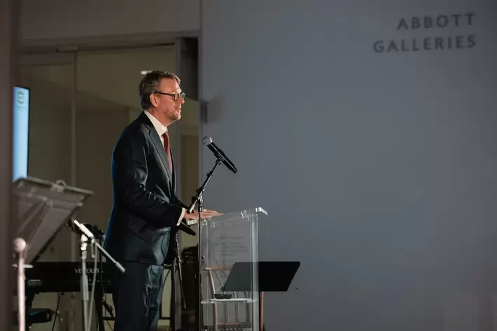 CEO Philip Harting sprach beim Jubiläumsfest im Art Institute of Chicago