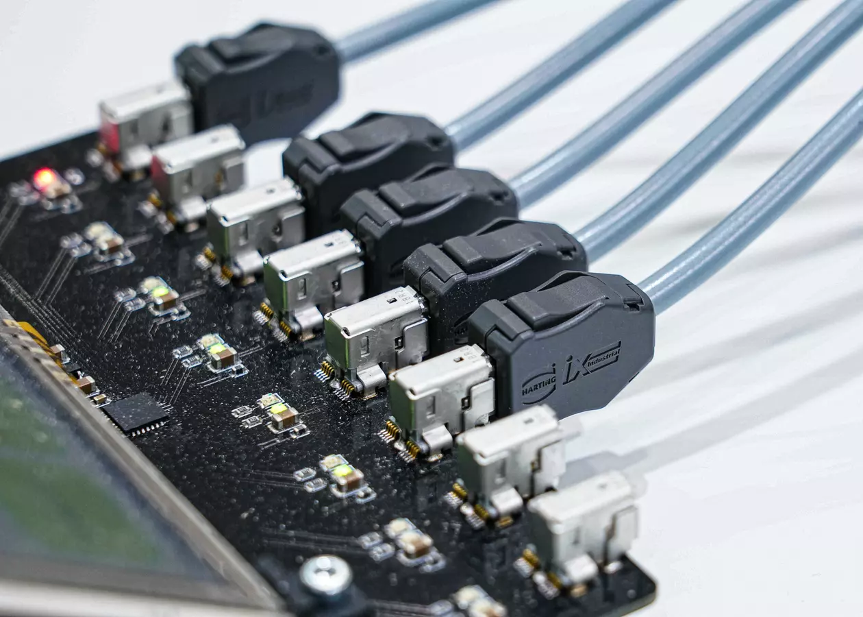 Device Connectivity PCB Board to Cable Connectors Data.psd