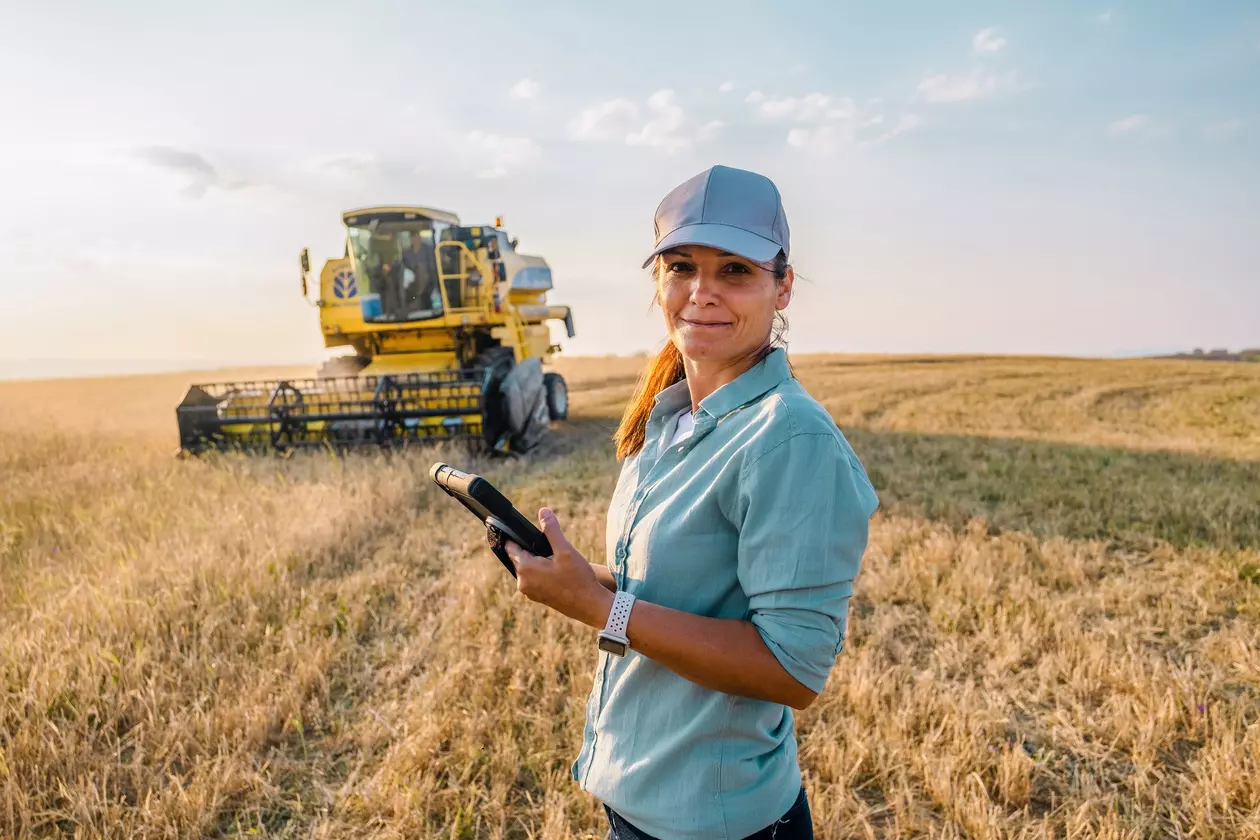 Industry - agriculture technologies - image woman in argriculture market