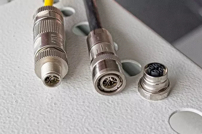 环形公制连接器 (PFT)