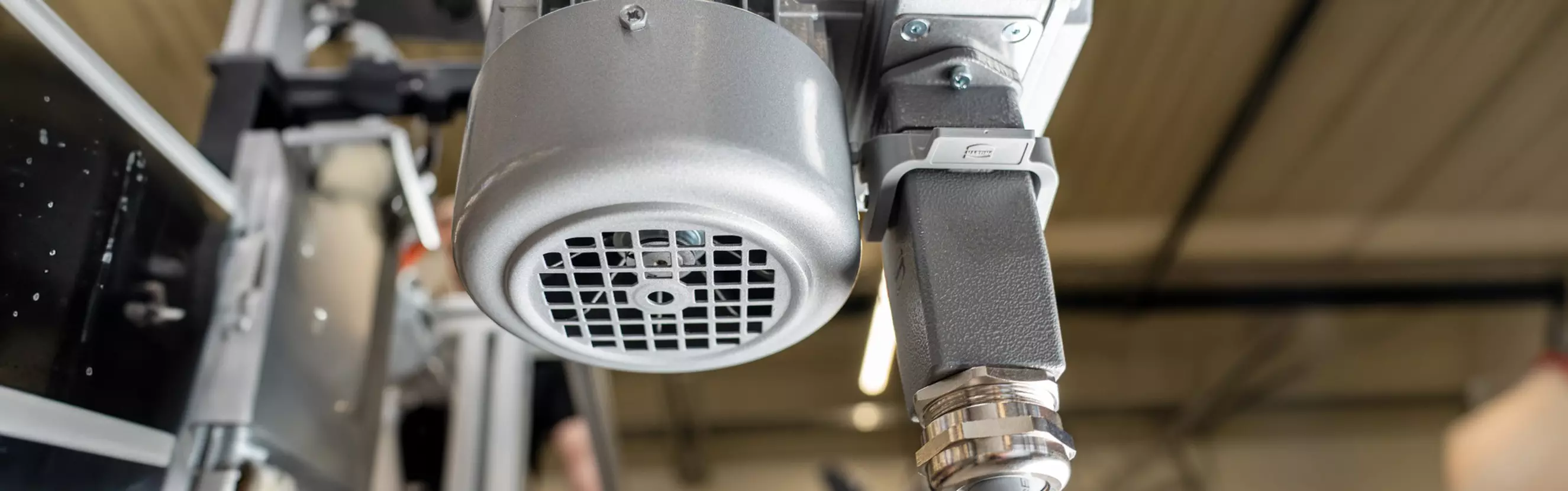 Han® Size 4 enables space-saving connections for machinery and robotics
