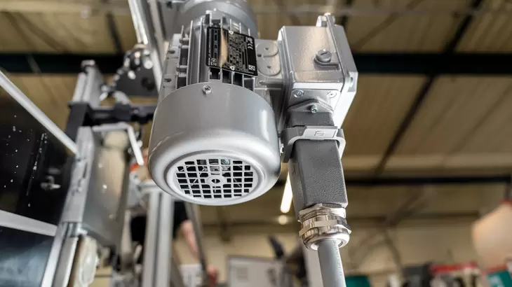 Han® Size 4 enables space-saving connections for machinery and robotics