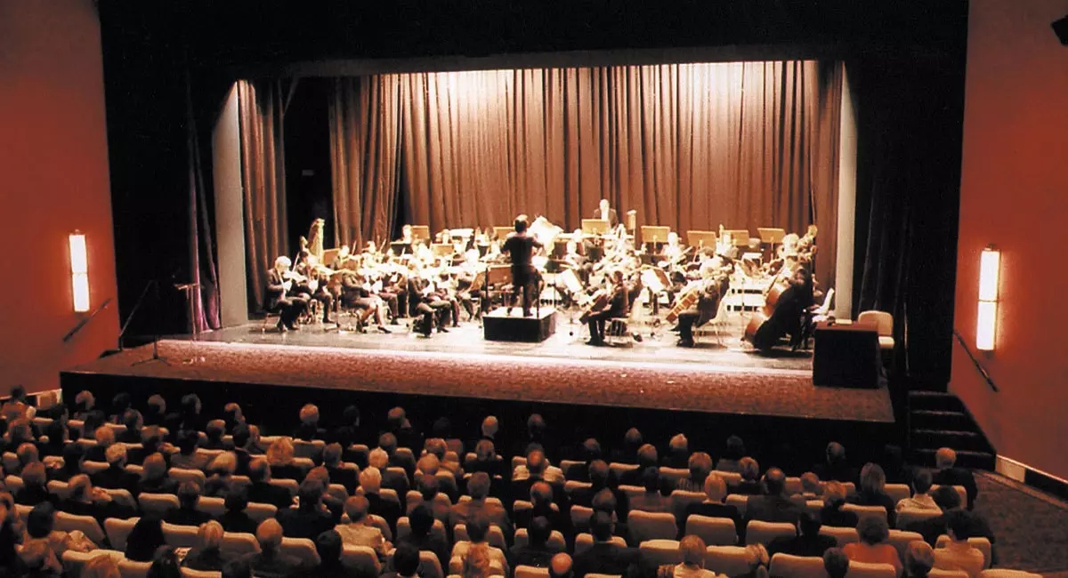 Het Nordwestdeutsche Philharmonie Orchester heeft een speciale plek in het hart van Margrit Harting. Van 1993 tot 1996 was zij voorzitster van de Raad van Bestuur van de Philharmonische Gesellschaft in Ostwestfalen-Lippe.