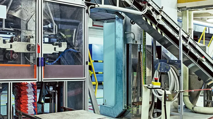 Efficient pre-assembly of cable harnesses saves time and money (Rear mounting)