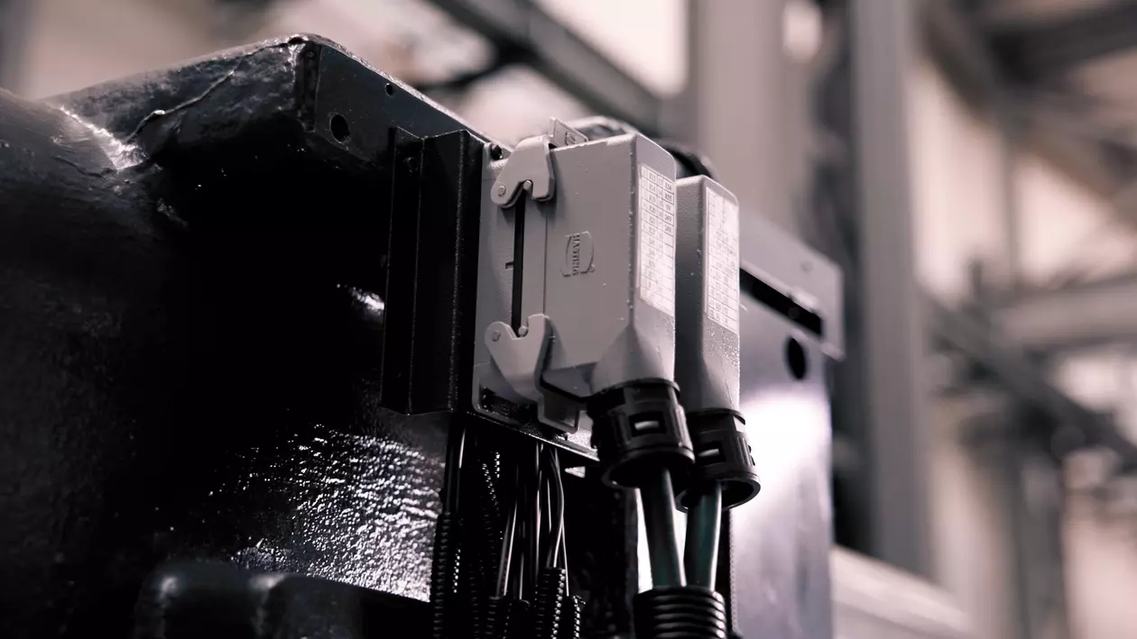 Connection of HARTING connectors to FCS injection moulding machine