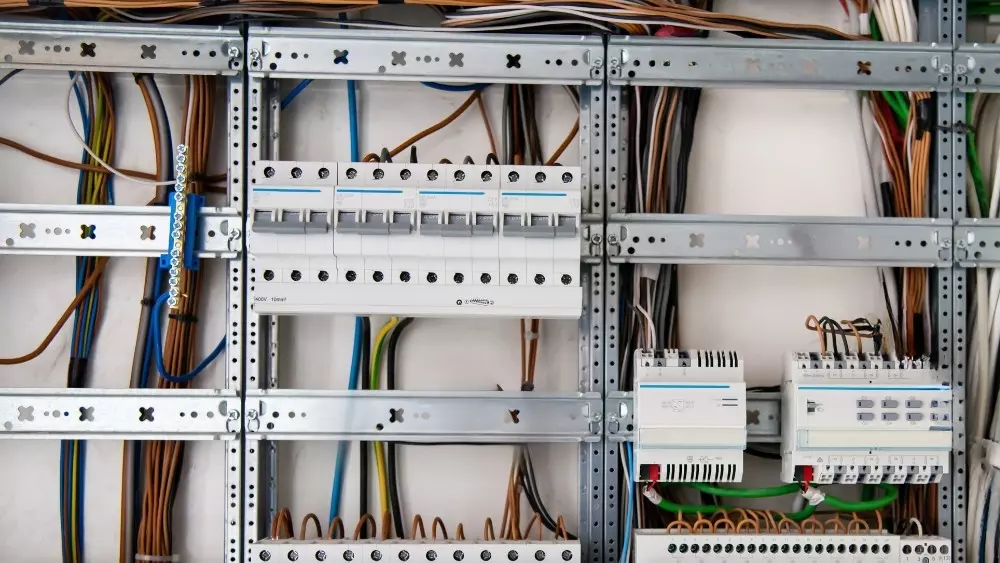 internal power distribution box EDITED.jpg