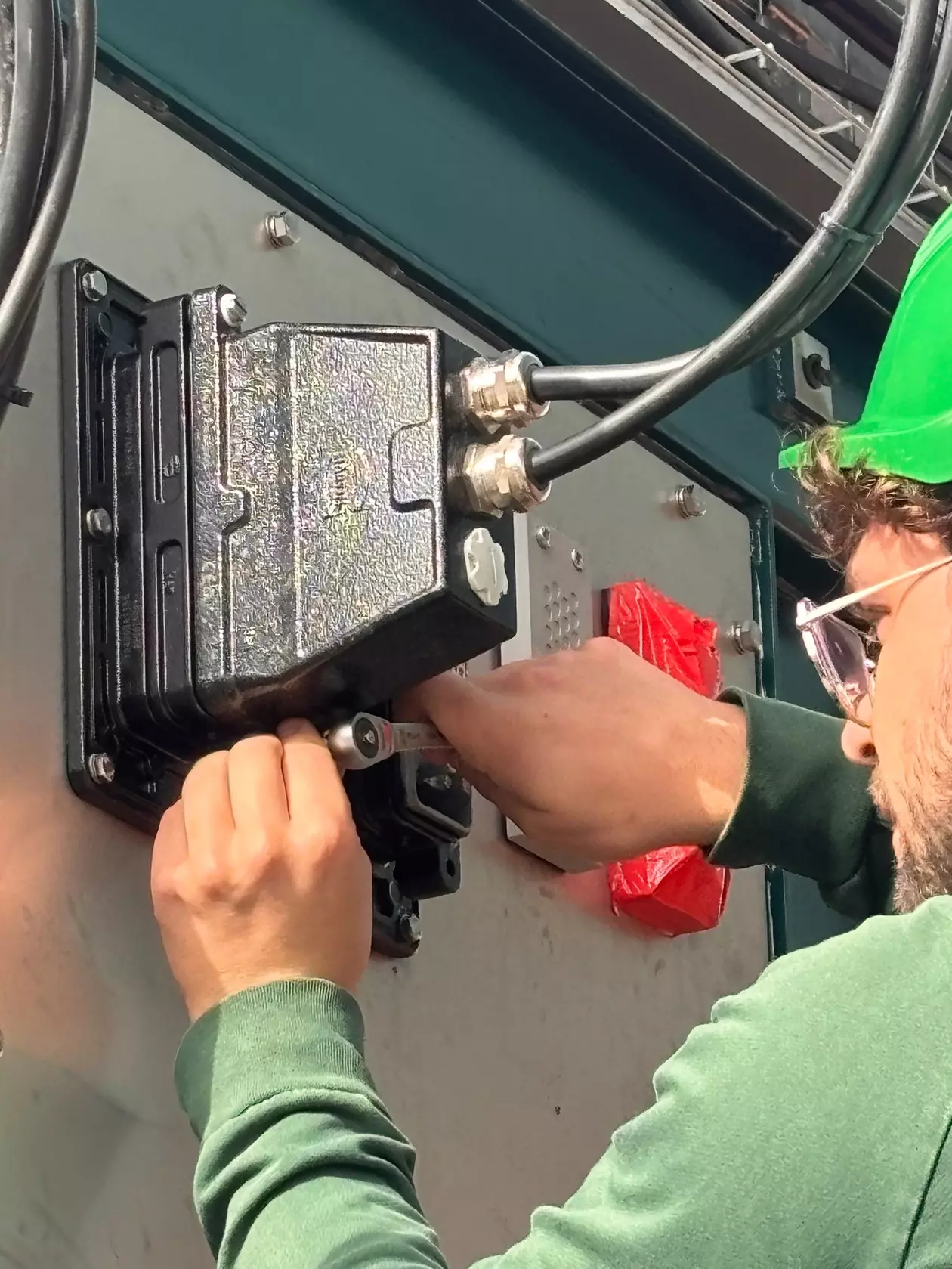 Reliable interfaces: HARTING connectors enable flexible and robust connections between the system components.