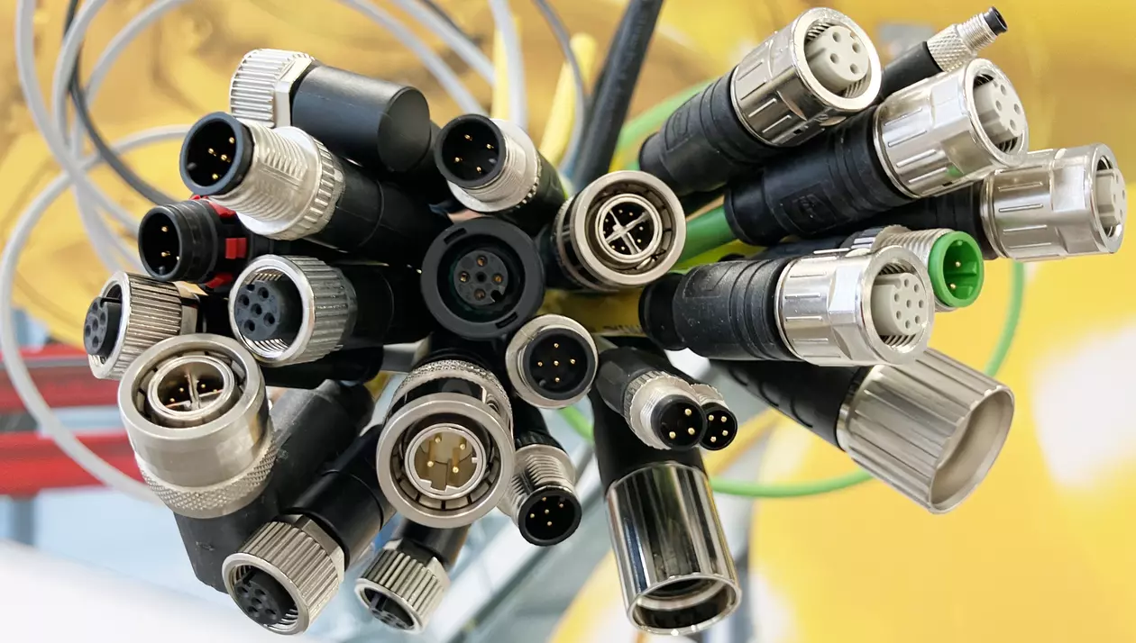 Wide range of cables assemblies - image - circular connectors