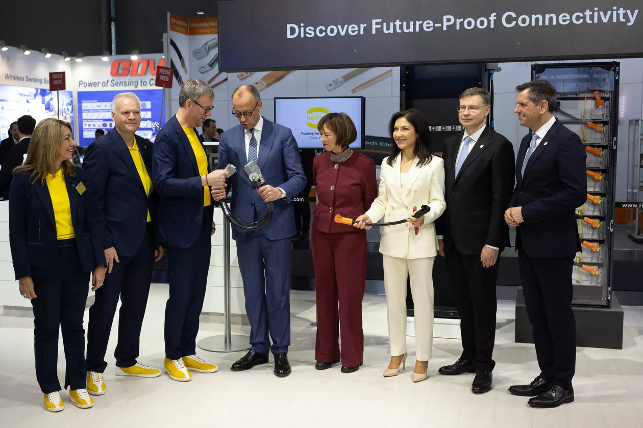 Chancellor Merz visits HARTING - HANNOVER MESSE 2026