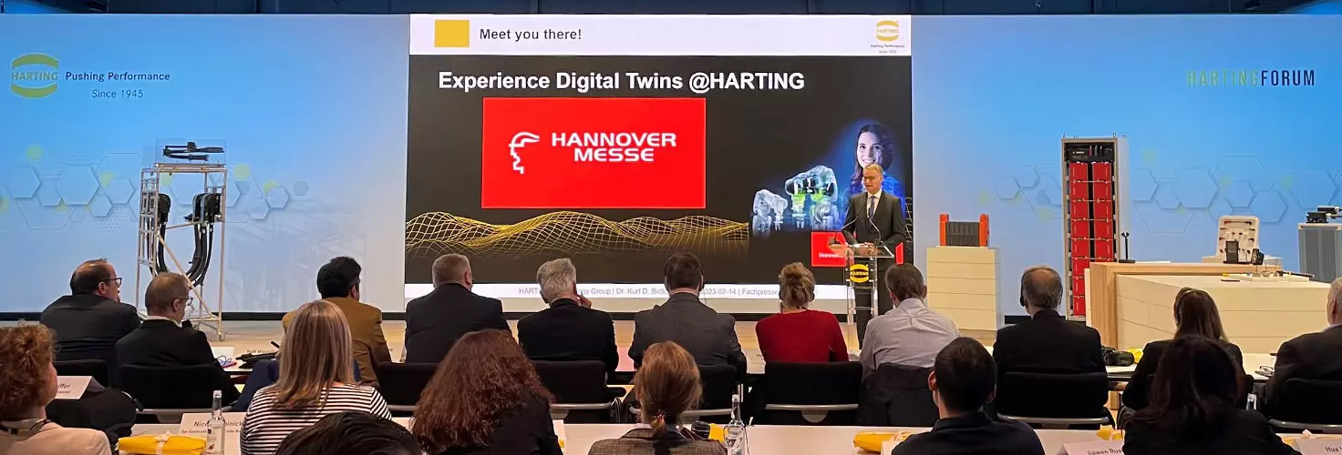 Kurt D. Bettenhausen na tiskové konferenci o obchodu