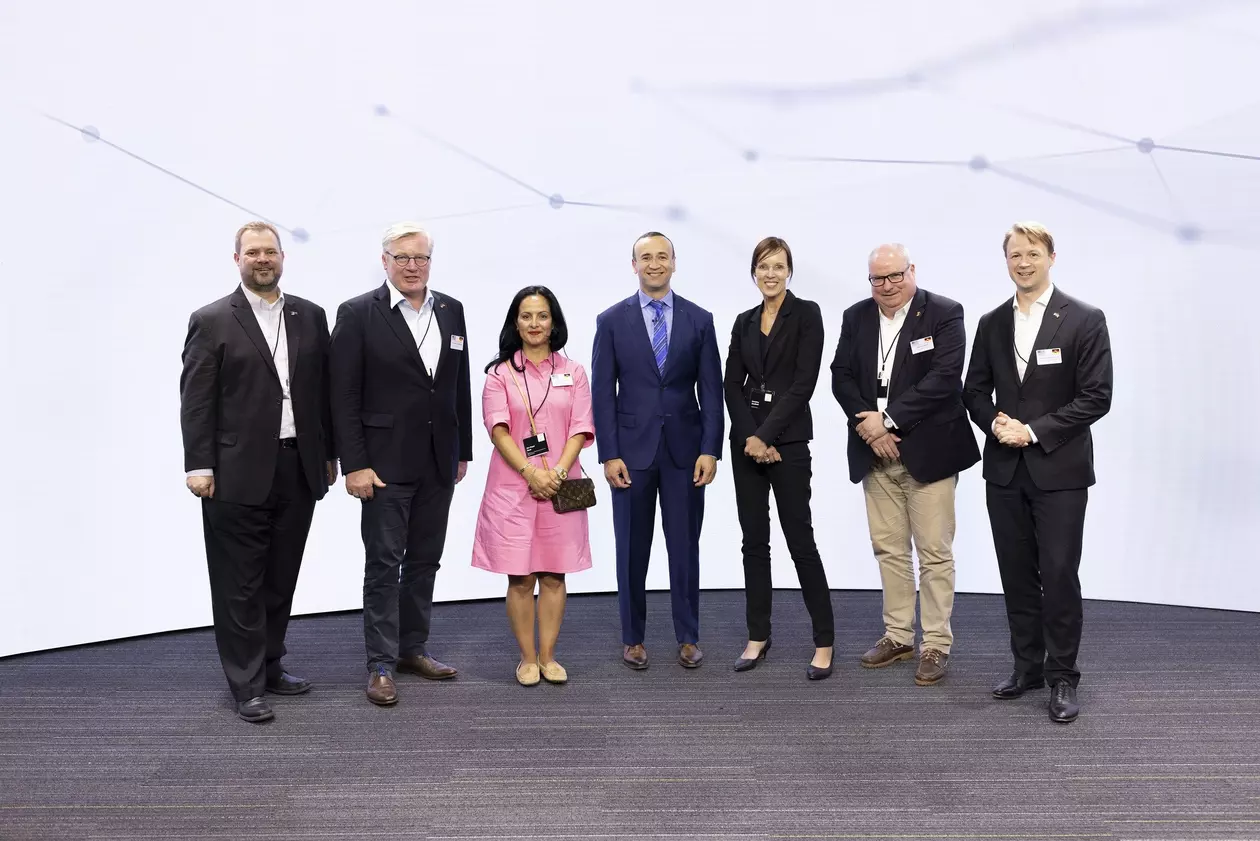 Společnost HARTING Americas přivítala ministra hospodářství Dolního Saska Dr. Bernda Althusmanna